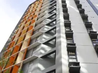 The CityFlats Amorsolo โรงแรมใน