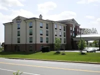 Holiday Inn Express & Suites North East Hotels near Fairwinds Farm