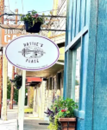 Entire cozy Rollingstone apt in Mississippi Valley, just 10 min from Winona!