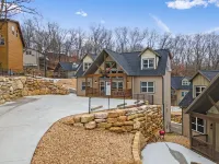 In Door Pool-6Br 5BA Lodges by Silver Dollar City & Table Rock Lake Sleeps 16