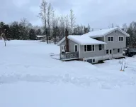 Cozy Ski House in Stowe, 5 min to village, perfect for family/friends getaway