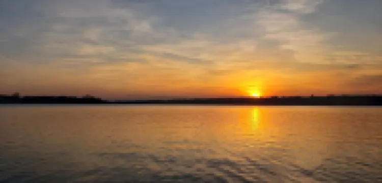 Grey Wolf Family Style Cottage on Wolf Lake Waterfront