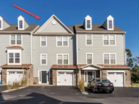 Spectacular well stocked townhouse minutes from Bethany Beach ミルビルのホテル