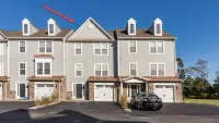 Spectacular well stocked townhouse minutes from Bethany Beach Hotels in Millville
