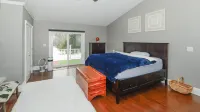 Couples Villa Retreat w/85” Sony HD 8K TV Pool table New Jacuzzi Spa & Game room