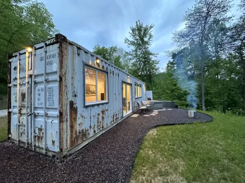 The Den Shipping Container Cabin-HotTub!-High Speed WiFi!-Great View & Location!
