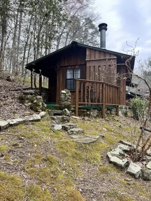 Large Private Home on Lake Ouachita! Beautiful creek running into the lake. Twin Creek Crystal Mine附近的飯店