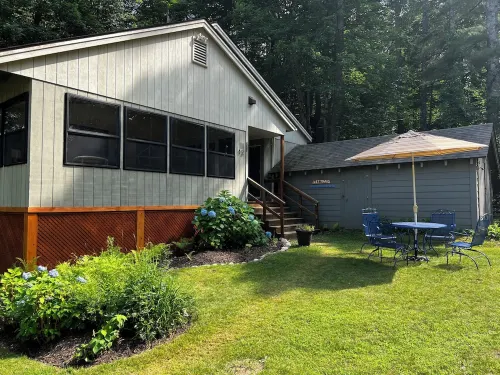 Lake Cottage - Put your Feet up and Relax!