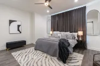 Luxe Downtown Townhouse – Walkable, Stylish & Spacious 鄰近GED Testing Service的酒店