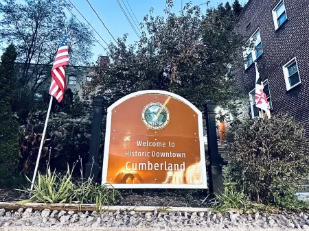 Charming Mountain View Retreat. Cozy place within walking distance to downtown.