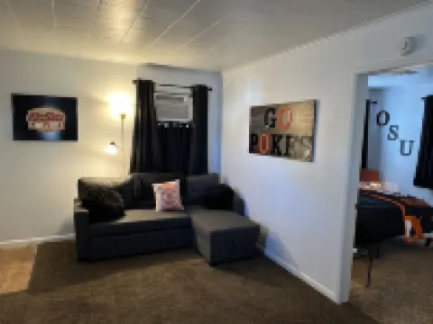 Pet friendly. Blocks to OSU - 0.7mi to BP Stadium!