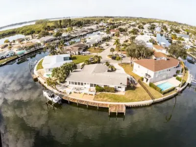 Boaters Gateway Hotels near Bean Point Fishing & Recreation Site