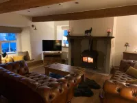 5 Star Cottage on The Green with Log Burner (Dog Friendly)