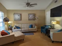 Minutes to Lake Palestine or Pine Dunes Golf Course sleeps 6 & allows pets