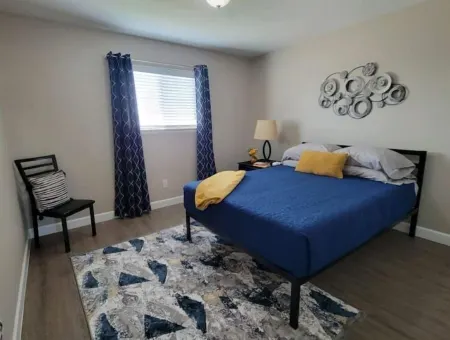 Peaceful 2 bed in Westminster Отели рядом с достопримечательностью «Колледж Фронт Рейндж Коммьюнити»