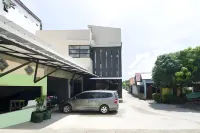 Green Homestay Syariah Hotels near Toko Kue Dan Kemplang B'Fasya