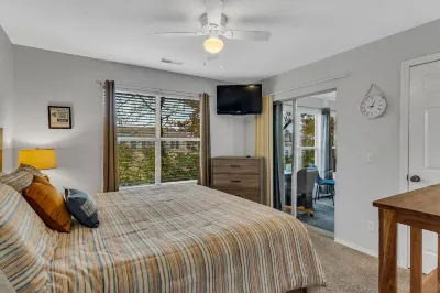 Newly Updated Perfect Family Condo with Vintage Arcade Games, sleeps 7 Hotels near Natures Treasures