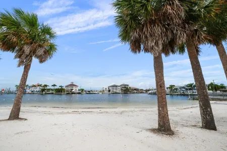 Waterfront Vacation Getaway Отели в г. Хадсон