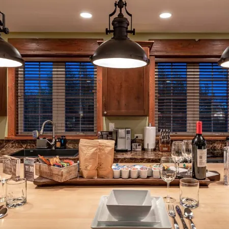 Mountain Studio - luxury finishes in upscale neighborhood, e-bikes included!