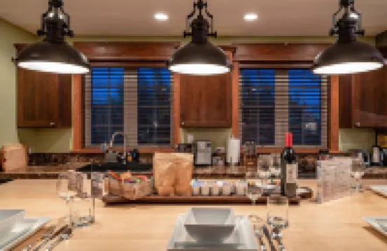 Mountain Studio - luxury finishes in upscale neighborhood, e-bikes included!