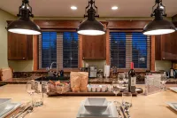 Mountain Studio - luxury finishes in upscale neighborhood, e-bikes included!