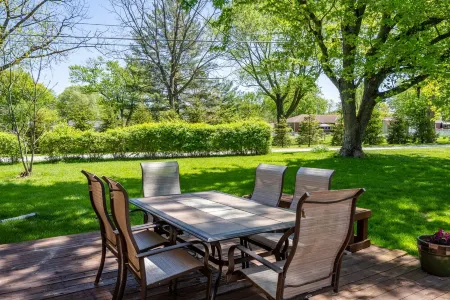 Sleeps 12, Ranch Style Home ~ Kings Island, Great Wolf, Tennis, Golf, and More!