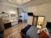 Opera House Suite 2 Hotels near Fossil Lake Safari