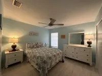 Cozy Condo- 5 min walk to Siesta Key Beach,on Sarasota Bay,heated pool!