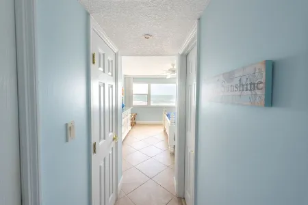 Ocean Front Complex -beautiful Ocean Views! Can't Get Any Closer To The Ocean! Отели в г. Сателлит Бич