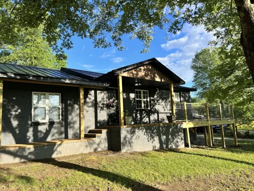 Newly renovated, conveniently located between Nashville and Chattanooga Hotels in Coalmont