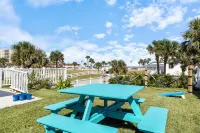 Rare Find, Inlaw suite, Oceanviews, Outside Dining, and Walk to Beach!