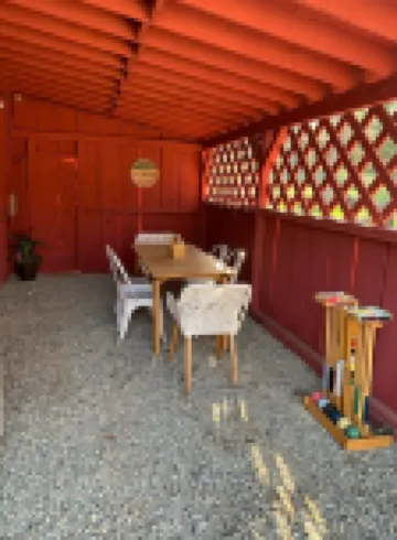 Mountain Cottage with creek and accessible trail and pond near Yosemite!