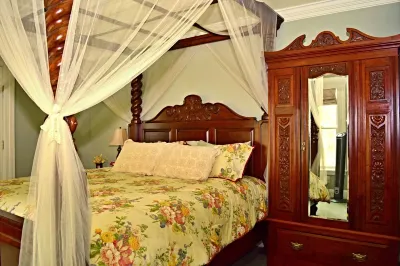 The Heart of Manitou Springs. Award-winning. Luxurious. Romantic. 2nd Floor West