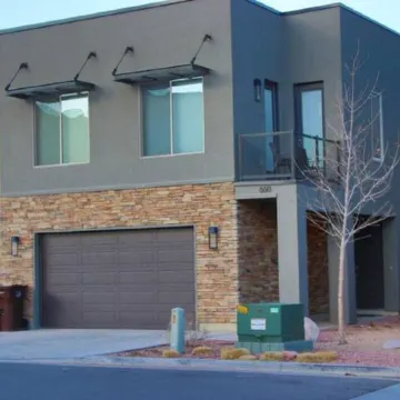 Luxury Entrada Townhome near downtown, Arches Nat’l Park, townie bikes included!