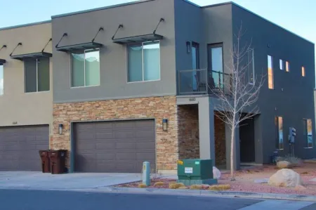 Luxury Entrada Townhome near downtown, Arches Nat’l Park, townie bikes included! Отели рядом с достопримечательностью «Entrada #424 - Moab Lodging, Vacation and Travel Tips»