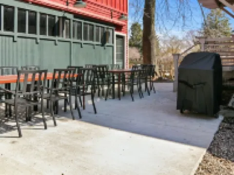 The Douglas Boathouse! Amazing location/ Sleeps 20 in comfort/ all ages friendly Hotels in Douglas