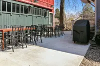 The Douglas Boathouse! Amazing location/ Sleeps 20 in comfort/ all ages friendly