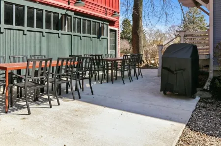 The Douglas Boathouse! Amazing location/ Sleeps 20 in comfort/ all ages friendly Отели в г. Дуглас