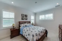 WINTER 2025 DATES OPEN - Spacious Private Pool Home - WALK TO BEACH & MERCATO