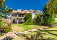 Villa El Pino. Beautiful and spacious Spanish style villa with private pool Hotels near Playa Salobreña