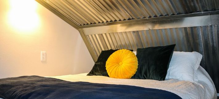 Queens Hotel- a cozy studio cottage in the country. Pool and hot tub. 파예트 카운티 호텔