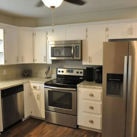Comfortable 3BR/2Bath in Historic Downtown Cleveland TN