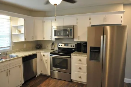 Comfortable 3BR/2Bath in Historic Downtown Cleveland TN