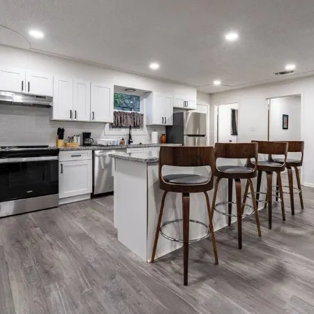 The University-2 bed/2bath-straightshot to Tech