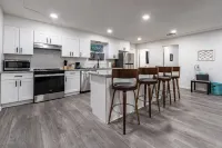 The University-2 bed/2bath-straightshot to Tech