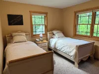 Cabin in Green Lake ! Hotels in Brooklyn