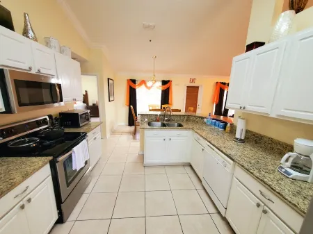 SERENITY VACATION HOME  W/ HEATED POOL Отели рядом с достопримечательностью «Порт-Сент-Люси Ботаникал Гарденс»