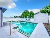 Poolside Paradise Near Siesta Key Beach Hotels in Bee Ridge