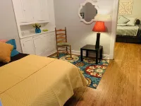 Crescent Nest: 30+ Days of Uptown Bliss & Beats  호텔