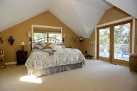 St. Croix Riverview Home...Walking Distance to Downtown Stillwater のホテル